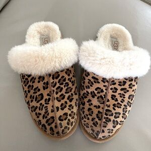 Ugg scuffette slipper, size 8